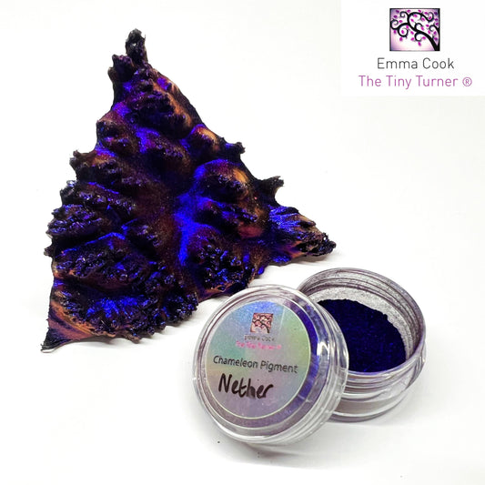 Tiny Turner Chameleon Mica Pigment Single 0.5g Pot 'Nether'