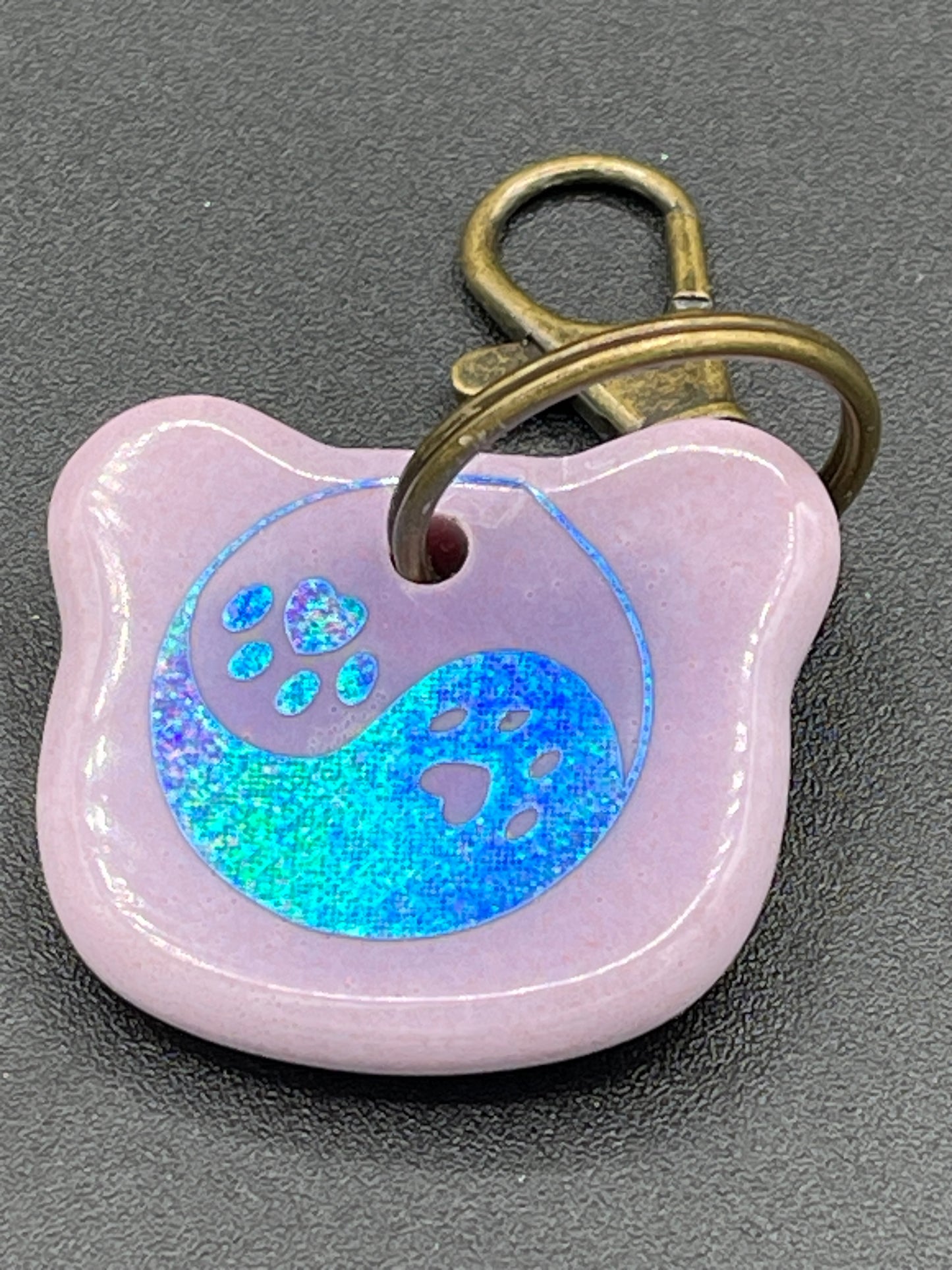 Holographic keyrings