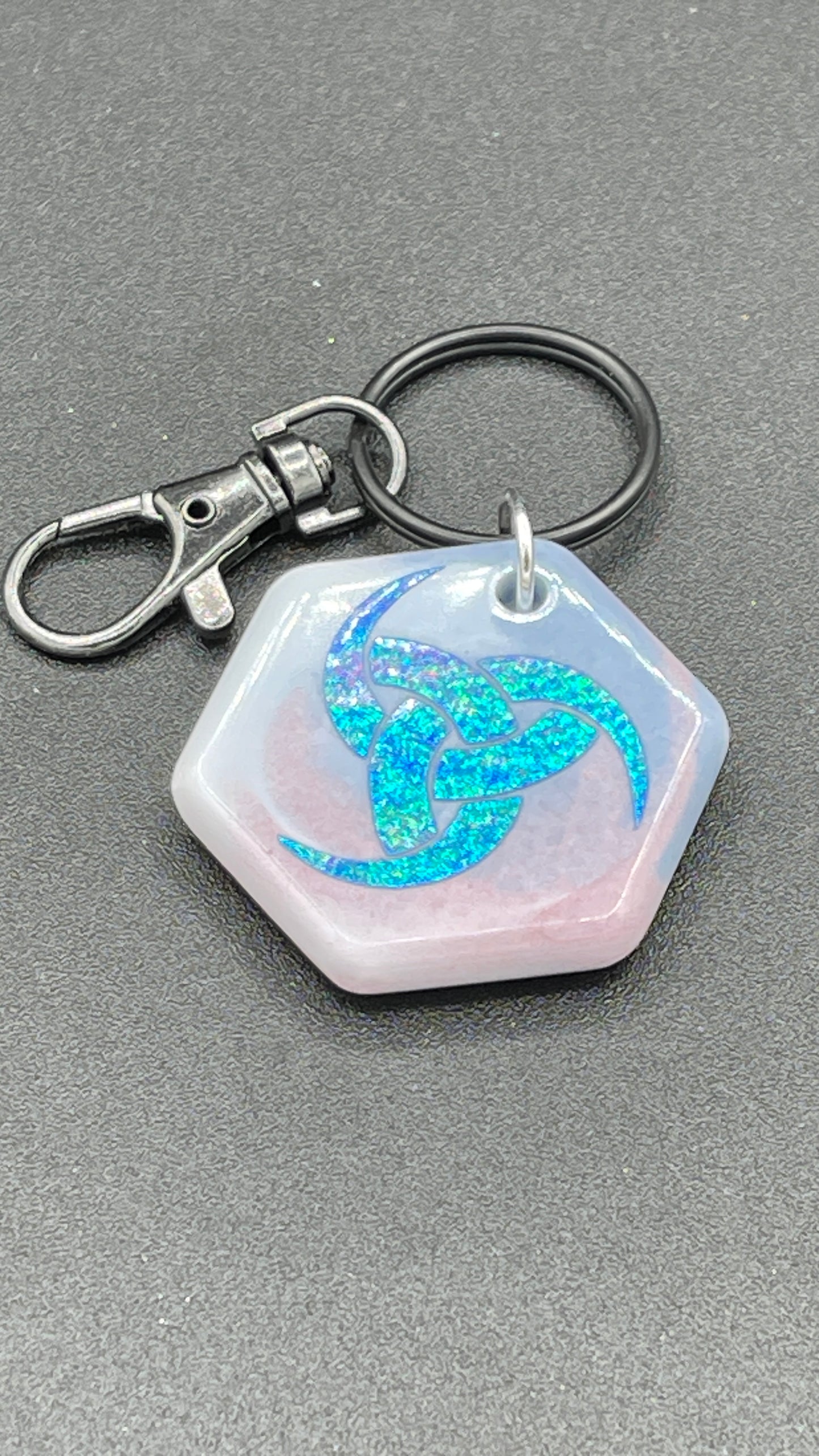 Holographic keyrings