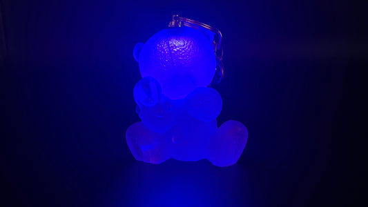Leuchtender Schlüsselanhänger mit Bärenmotiv